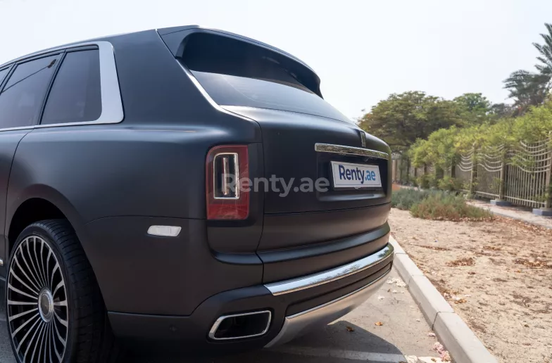 Rolls Royce Cullinan Black Badge (Black), 2021 for rent in Dubai
