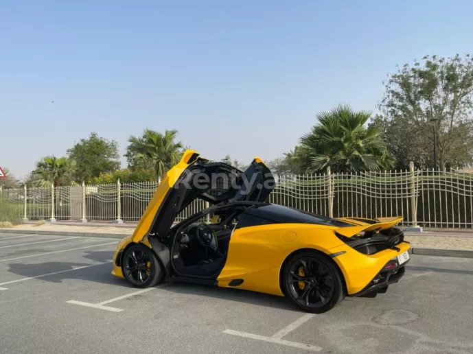 在迪拜 租 迈凯伦 720S (黄色), 2021