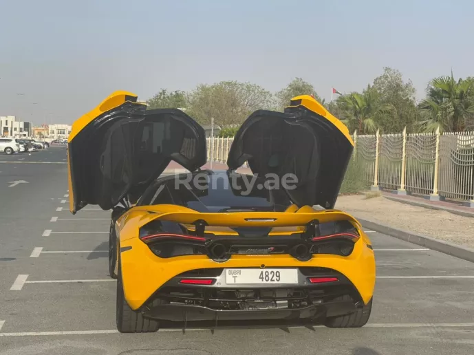 在迪拜 租 迈凯伦 720S (黄色), 2021