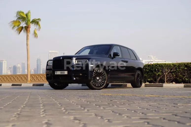 Rolls Royce Cullinan Mansory (Azul Oscuro), 2020 para alquiler en Dub&aacute;i