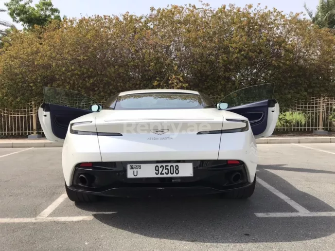 إيجار أستون مارتن DB11 (أبيض), 2018 في دبي