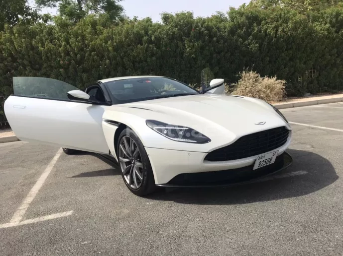 إيجار أستون مارتن DB11 (أبيض), 2018 في دبي