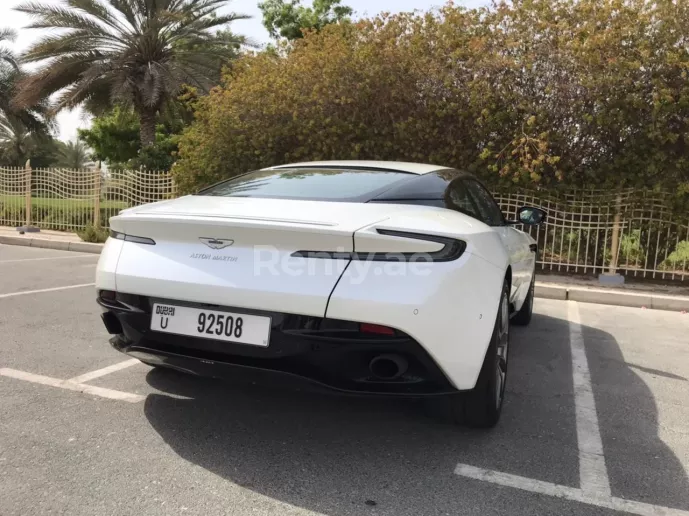 إيجار أستون مارتن DB11 (أبيض), 2018 في دبي