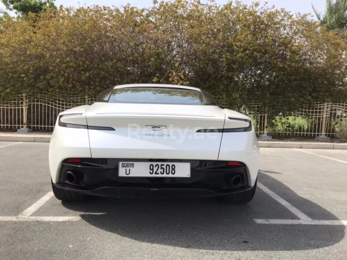 إيجار أستون مارتن DB11 (أبيض), 2018 في دبي