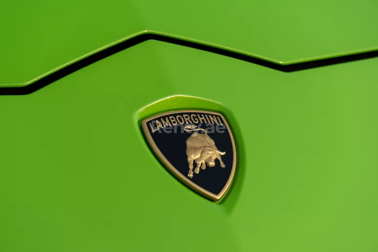 Lamborghini Urus (Gr&uuml;n), 2021  zur Miete in Dubai