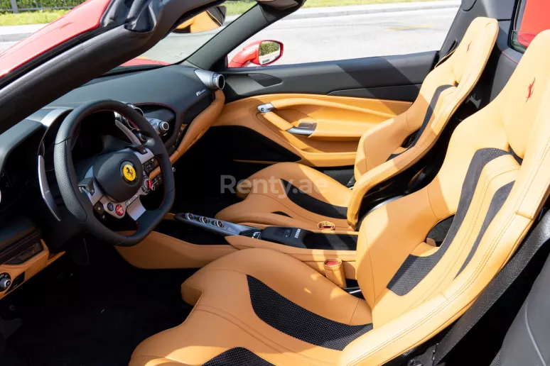 إيجار فيراري F8 تريبوتو سبايدر (أحمر), 2021 في دبي
