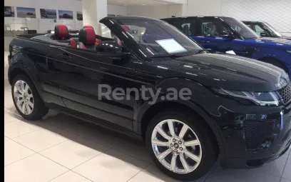 Range Rover Evoque (Schwarz), 2021 zur Miete in Dubai