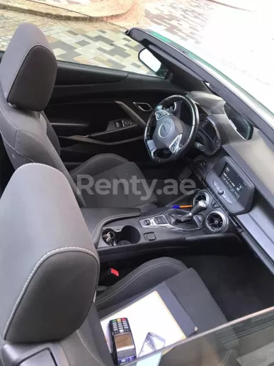 Chevrolet Camaro (Groen), 2019 te huur in Dubai