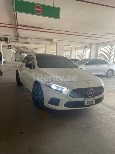 Mercedes A-Klasse (Wei&szlig;), 2019  zur Miete in Dubai