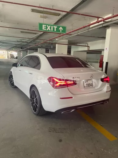 Mercedes A-Klasse (Wei&szlig;), 2019  zur Miete in Dubai
