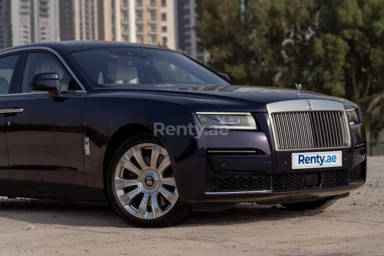 Rolls Royce Ghost (Lila), 2021  zur Miete in Dubai