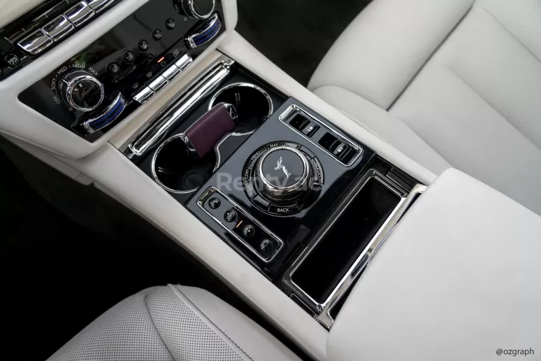 Rolls Royce Ghost (Lila), 2021  zur Miete in Dubai