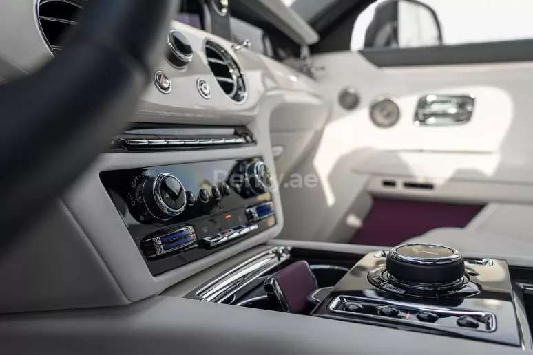 Rolls Royce Ghost (Lila), 2021  zur Miete in Dubai