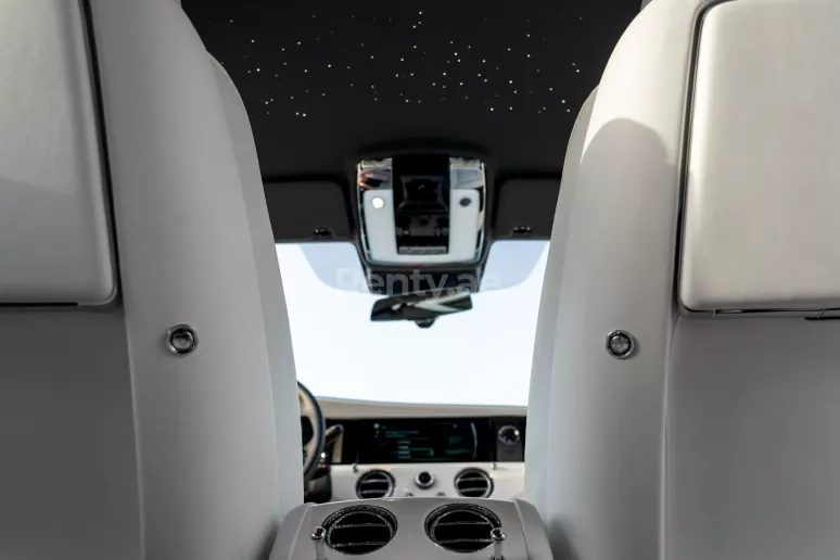 Rolls Royce Ghost (Lila), 2021  zur Miete in Dubai