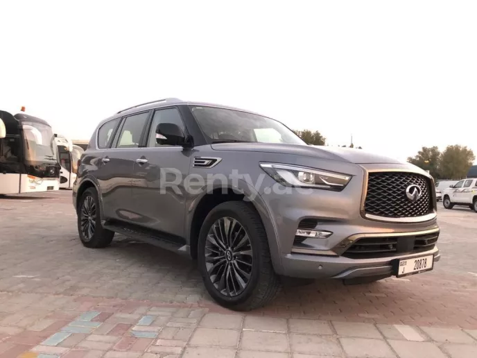 在迪拜 租 英菲尼迪QX80 (深灰色), 2021