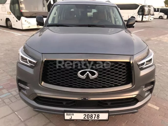 在迪拜 租 英菲尼迪QX80 (深灰色), 2021