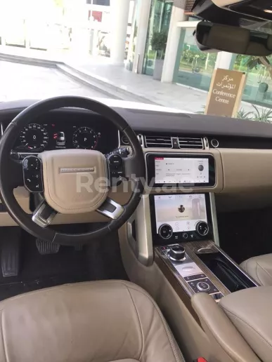 Range Rover Vogue (Blanco), 2019 para alquiler en Dub&aacute;i