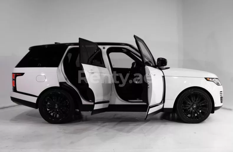 Range Rover Vogue (Белый), 2019 для аренды в Дубай