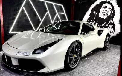 Ferrari 488 Spyder (Wit), 2018 te huur in Ras Al Khaimah