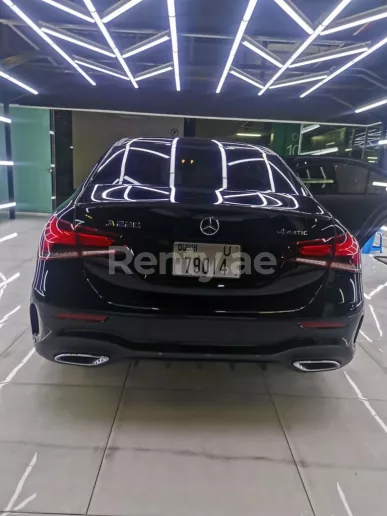 在迪拜 租 梅赛德斯A级 220 AMG (黑色), 2021