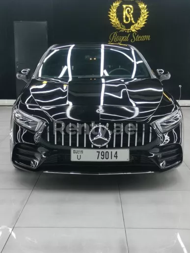 在迪拜 租 梅赛德斯A级 220 AMG (黑色), 2021