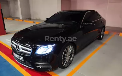 Mercedes E300 Class (Черный), 2021 для аренды в Дубай