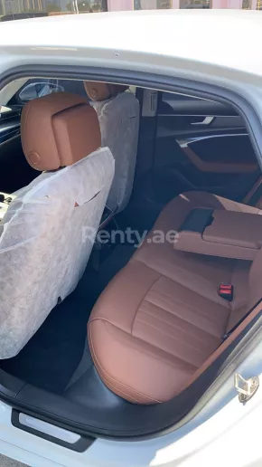 Audi A6 (Bianca), 2021 in affitto a Dubai