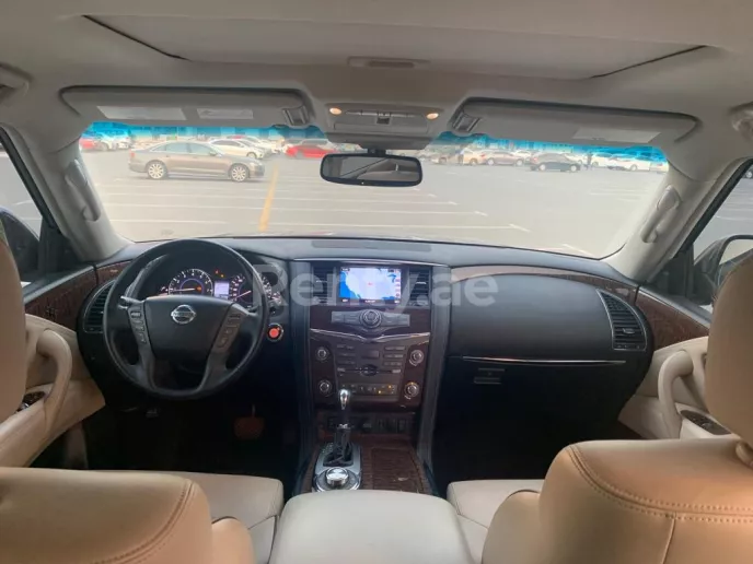 在迪拜 租 日产巡逻队 V8 (蓝色), 2019
