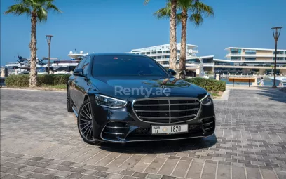 Mercedes S500 (Черный), 2021 для аренды в Дубай