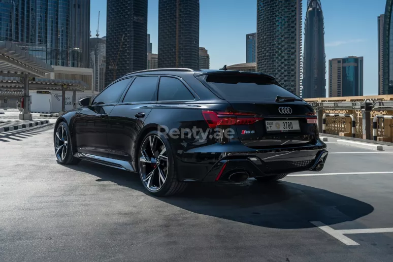 Audi RS6 (Negro), 2021 para alquiler en Dub&aacute;i
