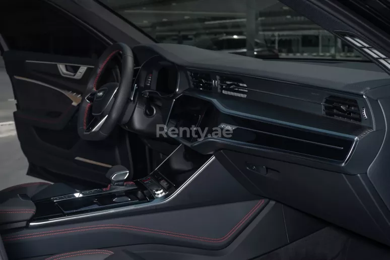 Audi RS6 (Negro), 2021 para alquiler en Dub&aacute;i