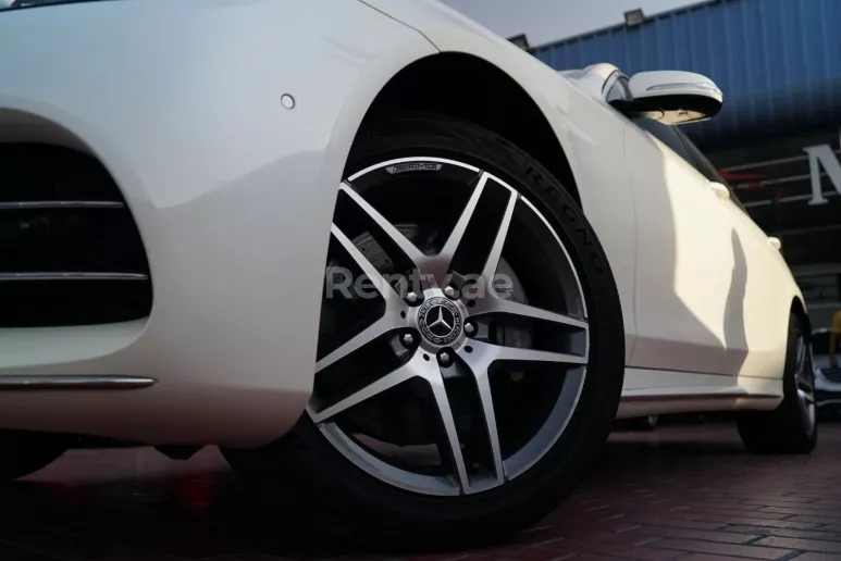 Mercedes Classe S (Blanc), 2017 &agrave; louer &agrave; Duba&iuml;