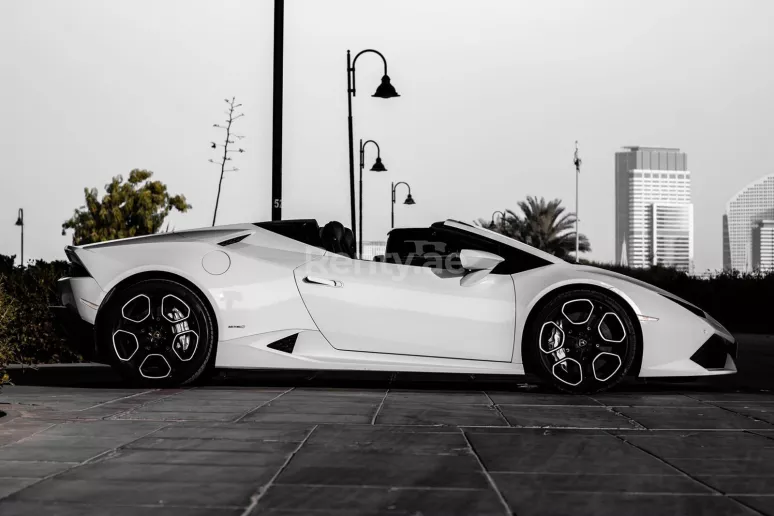 Lamborghini Huracan Spyder (Wit), 2018 te huur in Dubai