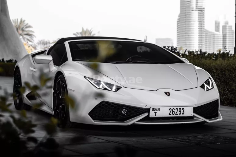 Lamborghini Huracan Spyder (Wit), 2018 te huur in Dubai