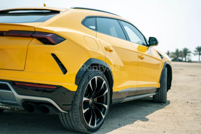 Lamborghini Urus (Gelb), 2021  zur Miete in Dubai