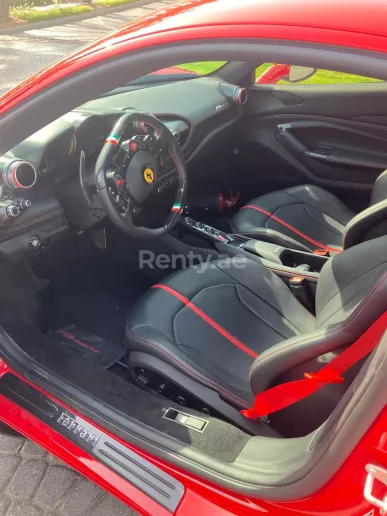 إيجار فيراري F8 تريبوتو (أحمر), 2021 في دبي