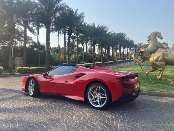 إيجار فيراري F8 سبايدر (أحمر), 2021 في دبي