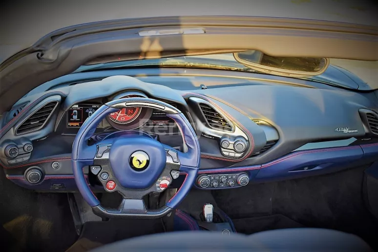 Ferrari 488 Spyder (Bleue), 2019 &agrave; louer &agrave; Duba&iuml;