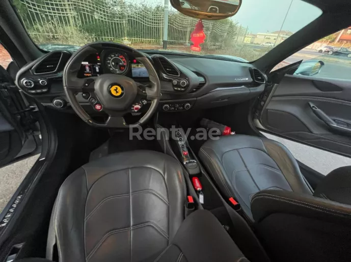 Ferrari 488 GTB (Grise), 2018 &agrave; louer &agrave; Duba&iuml;