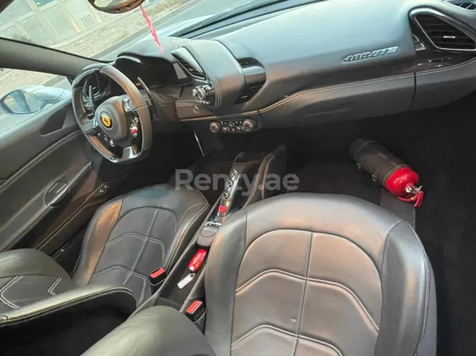 Ferrari 488 GTB (Grise), 2018 &agrave; louer &agrave; Duba&iuml;