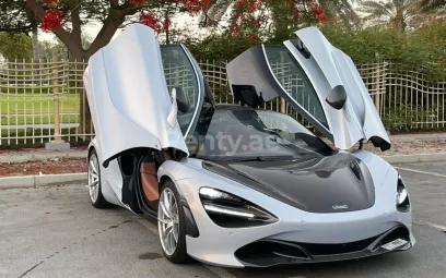 McLaren 720 S (Wei&szlig;), 2020 zur Miete in Dubai