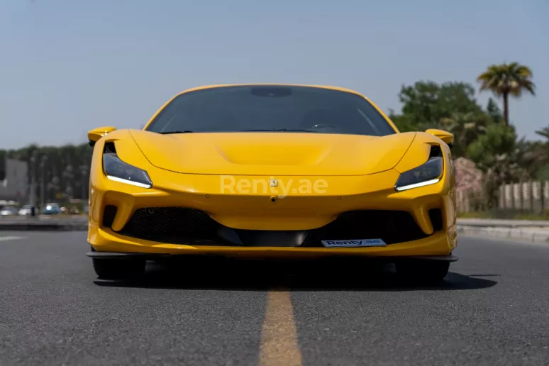 إيجار فيراري F8 تريبوتو سبايدر (الأصفر), 2021 في دبي