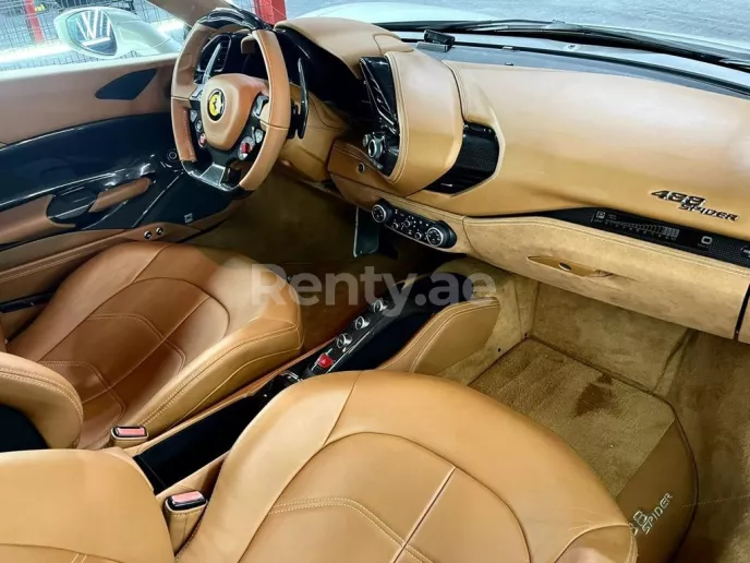 Dubai'de kiralık Ferrari 488 Spyder (Beyaz), 2018