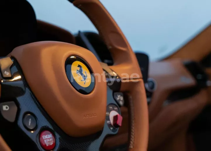 Dubai'de kiralık Ferrari 488 Spyder (Beyaz), 2018