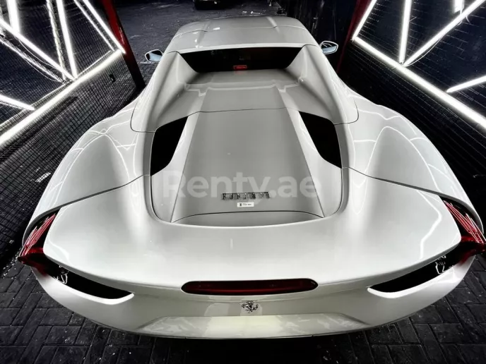 Dubai'de kiralık Ferrari 488 Spyder (Beyaz), 2018