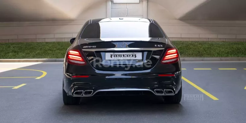 Mercedes E-Klasse (Schwarz), 2018  zur Miete in Dubai