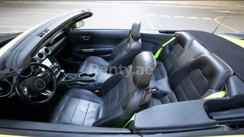 Ford Mustang (Желтый), 2019 для аренды в Дубай