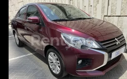Mitsubishi Attrage (Kastanienbraun), 2022 zur Miete in Dubai