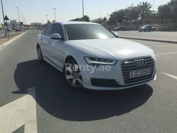 Audi A6 (Blanc), 2018 &agrave; louer &agrave; Duba&iuml;