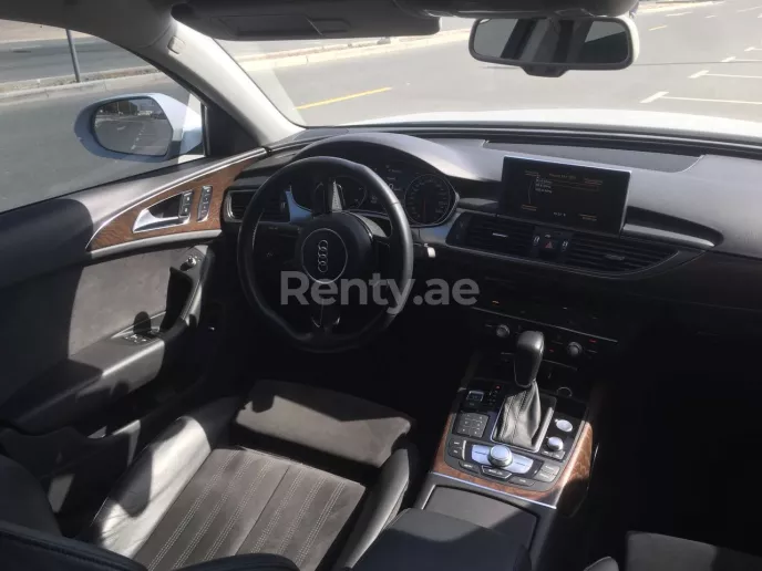 Audi A6 (Blanc), 2018 &agrave; louer &agrave; Duba&iuml;